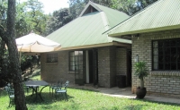  Vacation Hub International | Mackers Riverbend Cottages - Sunbirds Nest Main