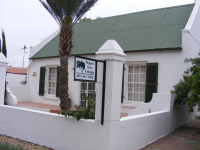  Vacation Hub International | Pepper Tree Cottage Main