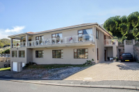  Vacation Hub International | 15 On Penguin Guest House Main