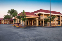  Vacation Hub International | Red Roof Inn Ft Myers Main