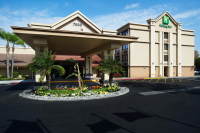  Vacation Hub International | Holiday Inn Buena Park Main