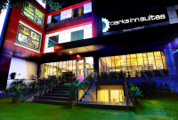  Vacation Hub International | Clarks Inn Suites Main