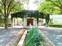  Vacation Hub International | Rose & Ivy Main