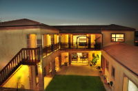  Vacation Hub International | Me Casa Guest House Main