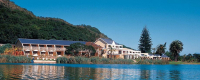  Vacation Hub International | Traders Hotel @ Lake Pleasant Living Main