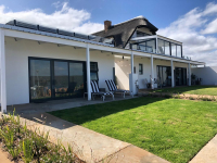  Vacation Hub International | Karee Manor Guesthouse Main