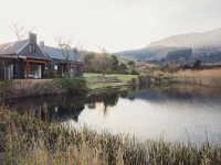  Vacation Hub International | Rockwood Lodge - Farm House Main