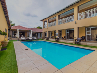  Vacation Hub International | Lakeview Boutique Hotel Main