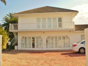 Vacation Hub International | Spinnaker B&B Main