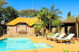  Vacation Hub International | The Brookside House Main