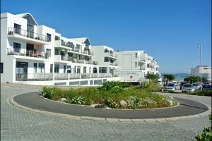  Vacation Hub International | 192 Eden on the Bay Main