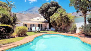  Vacation Hub International | Hout Bay Beach Cottage Main