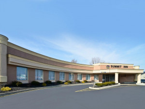  Vacation Hub International | Best Western Summit Inn Niagara Falls Main