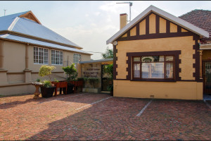  Vacation Hub International | Baylodge Guest House Main