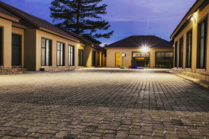  Vacation Hub International | Q's Boutique Stay Main