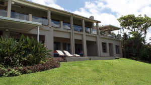  Vacation Hub International | Leisure Beach House Main