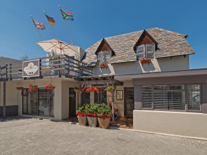  Vacation Hub International | TwentyFour17 Inn Guest House Main