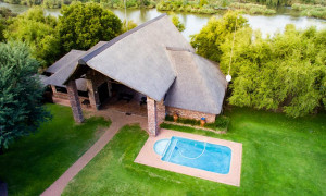  Vacation Hub International | Elgro River Lodge Main