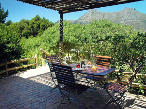  Vacation Hub International | The Tarragon Holiday Accommodation - Ivy Cottage Main
