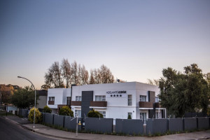 Vacation Hub International | Adelante Lodge Main