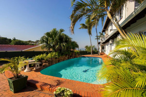  Vacation Hub International | Tree-Top Retreat Main