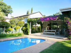  Vacation Hub International | La Cruz Guesthouse Main
