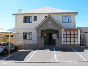  Vacation Hub International | The Lodge Main