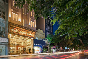  Vacation Hub International | The Light Hotel Main