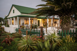  Vacation Hub International | The Beachhouse Main