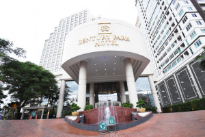  Vacation Hub International | Century Park Hotel Main