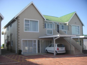  Vacation Hub International | Waterside Living - Blues Bay 16 Main