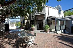  Vacation Hub International | Los Olivos at the Yard Main