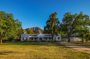  Vacation Hub International | Dekkersvlei Guesthouse Main