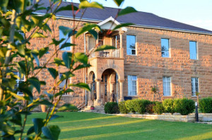  Vacation Hub International | Ladybrand Heritage House Main