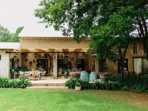  Vacation Hub International | Crystal Barn Country Estate Main