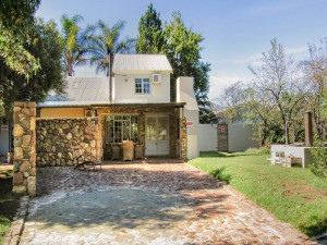  Vacation Hub International | Bergsicht Country Farm Cottages - African Delight Cottage Main
