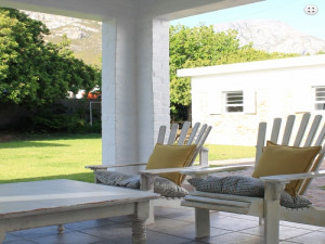  Vacation Hub International | Stone's Throw Main