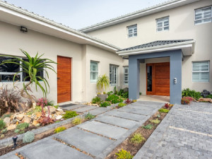  Vacation Hub International | Bentley's Guesthouse Main