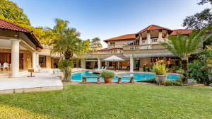  Vacation Hub International | Christies at 32 on Russell Main