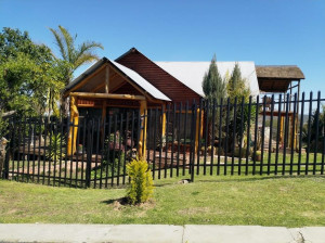  Vacation Hub International | The Logs Self Catering Main