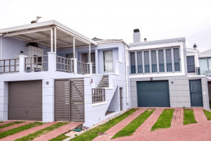  Vacation Hub International | Laughing Seagull Main