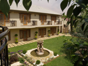  Vacation Hub International | College Lodge Main