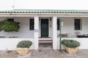  Vacation Hub International | Kite Cottages - Studios Main