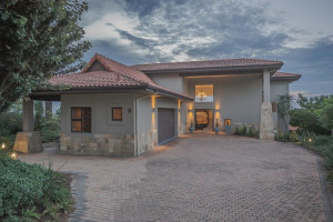  Vacation Hub International | 8 Tinderwood Lane Main