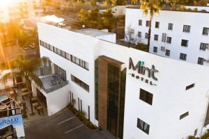  Vacation Hub International | Mint Hotel 84 on Katherine Main