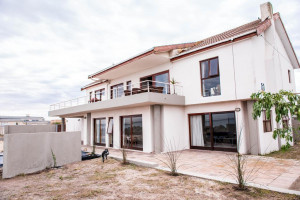 Vacation Hub International | On Deck Self-catering Accommodation Main