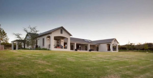  Vacation Hub International | Under Oaks Main