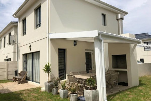  Vacation Hub International | Onrus Beach Home Main