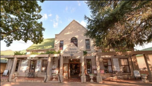  Vacation Hub International | Clarens Interiors Accommodation Main