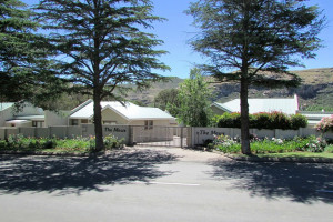  Vacation Hub International | Clarens Accommodation - 4 The Mews Unit Main